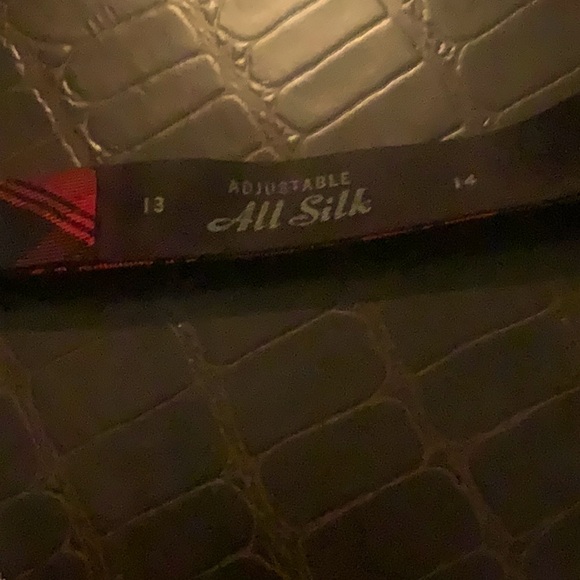 Men’s Land Ends Silk BowTie “Royal Stewart Tartan. EUC - Picture 2 of 4